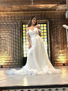 Moonlight Bridal Off-Shoulder White Lace Appliqué Wedding Gown